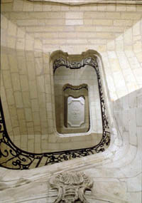 20._escalier_Temple_du_gout_contre_plongee_reduite.jpg